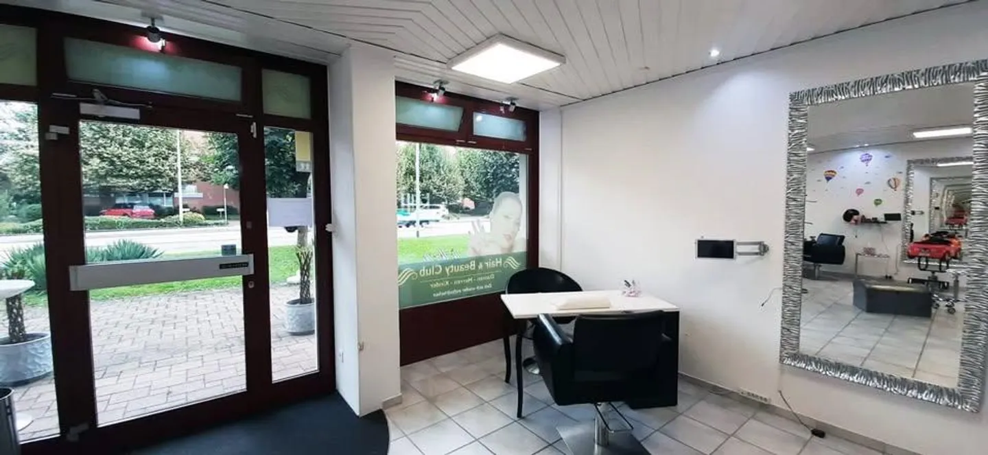 Retail Space - Photo 4 of 5