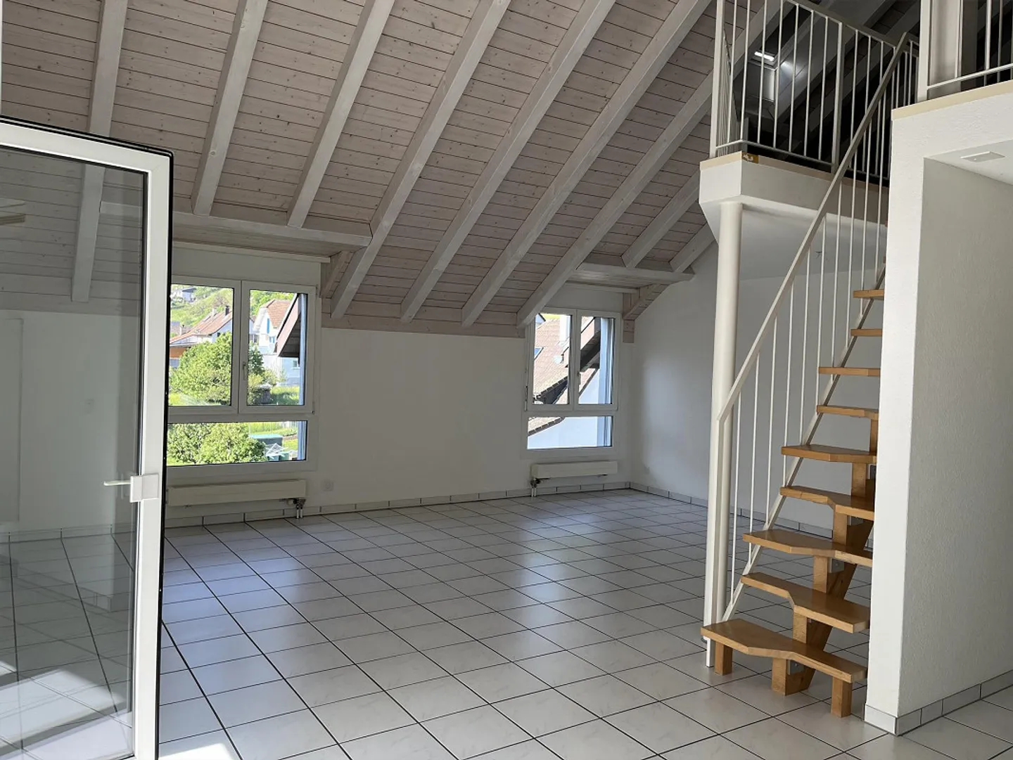 Belle, lumineuse appartement de 3.5 pièces avec grande galerie - Photo 3 sur 14