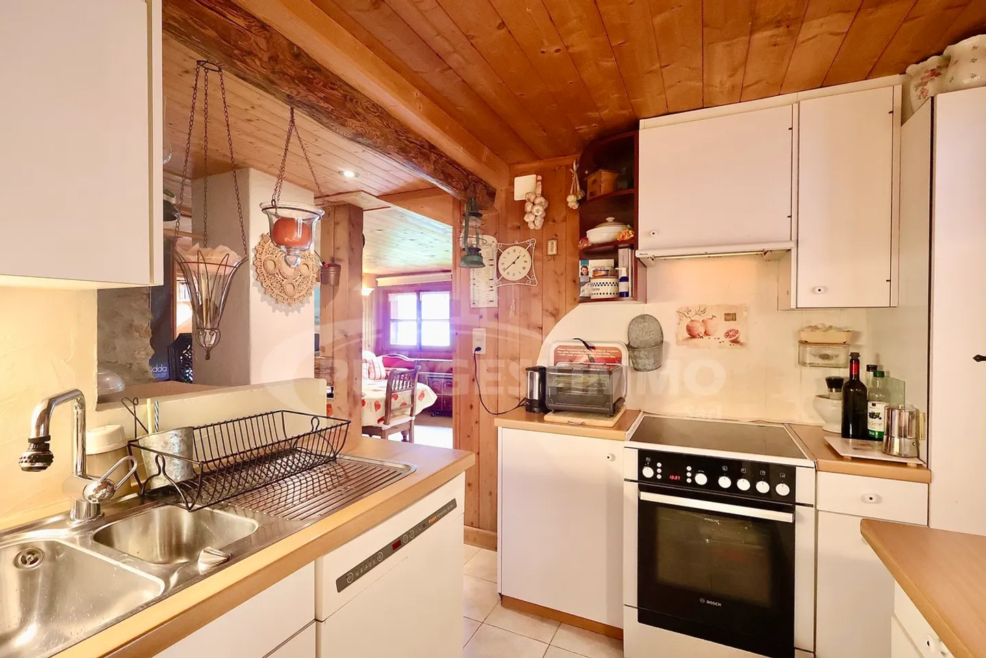 Beautiful apartment with a view - Photo 3 of 10