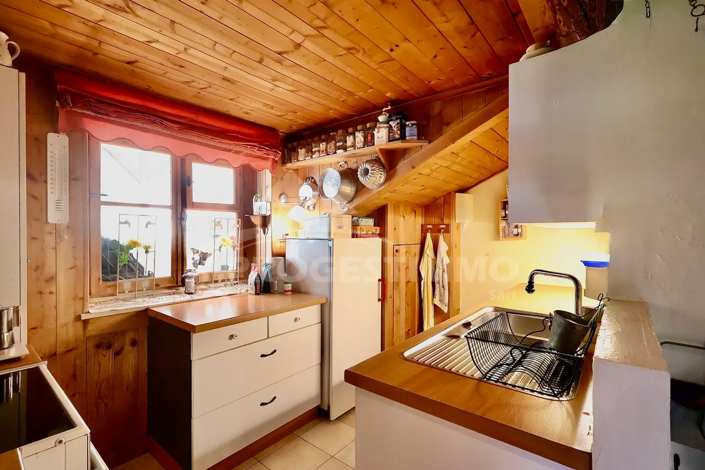 Beautiful apartment with a view - Photo 4 of 10