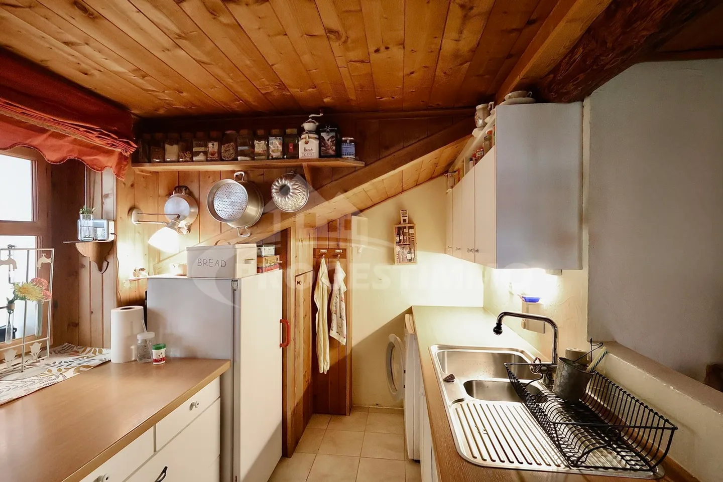 Beautiful apartment with a view - Photo 5 of 10