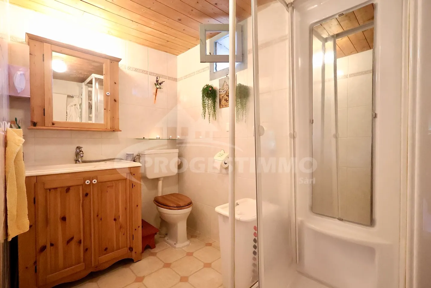 Beautiful apartment with a view - Photo 8 of 10