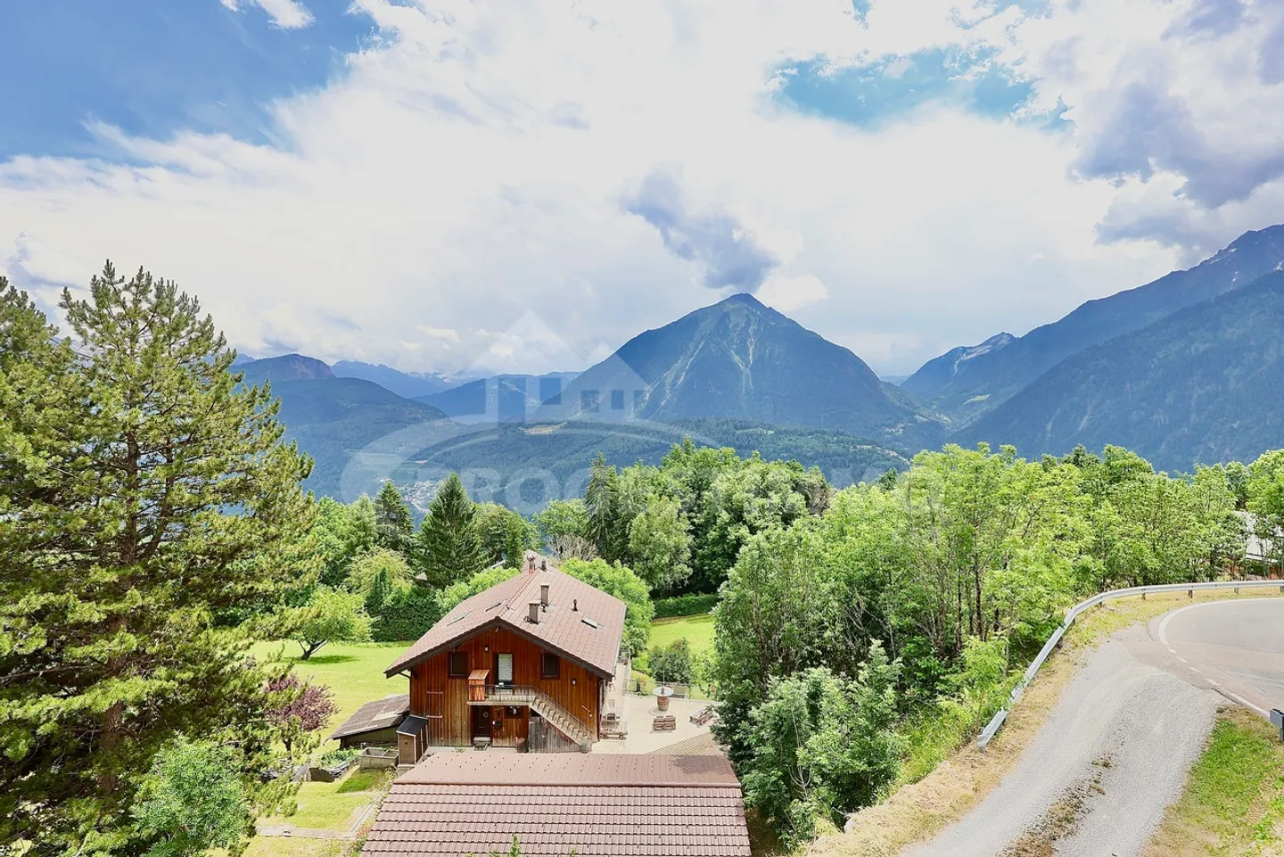 Beautiful apartment with a view - Photo 9 of 10
