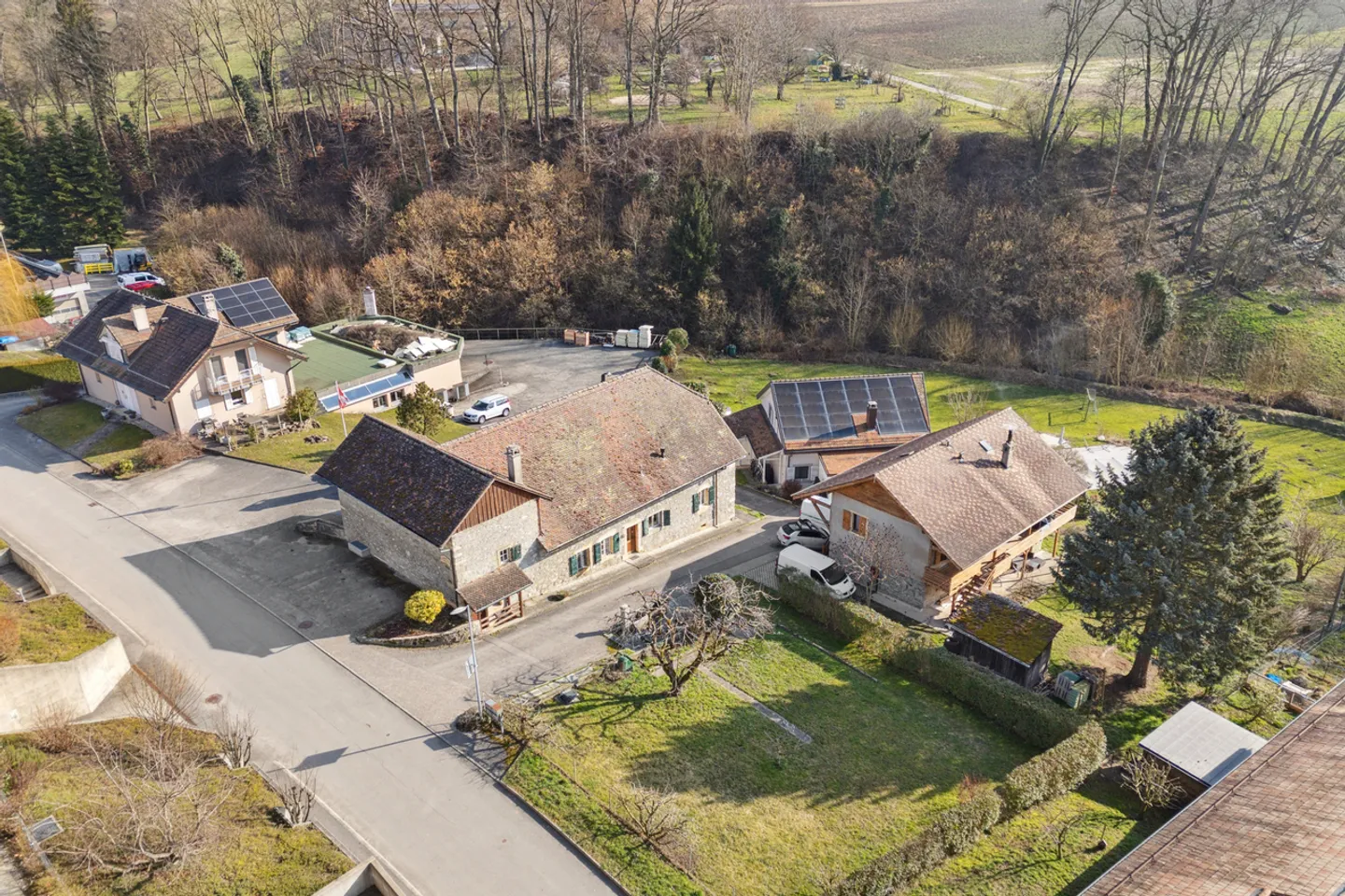 Maison de caractère à Daillens avec grand dépôt polyvalent - Photo 13 sur 15