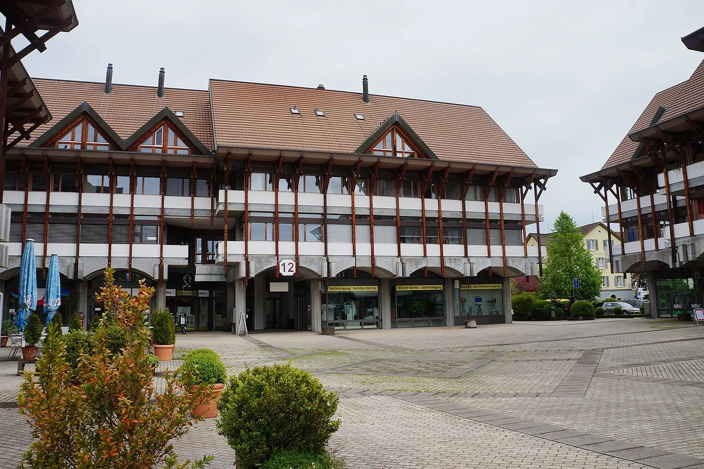 Spacious 2.5-Room Apartment - Photo 1 of 8