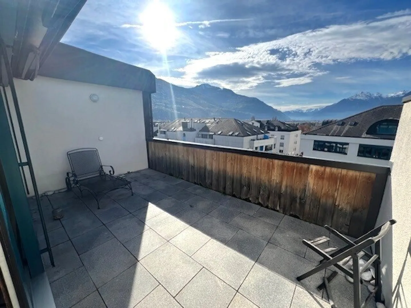 SION, ATTIQUE 1,5 pièce
terrasse au coeur de la ville - Photo 10 sur 13