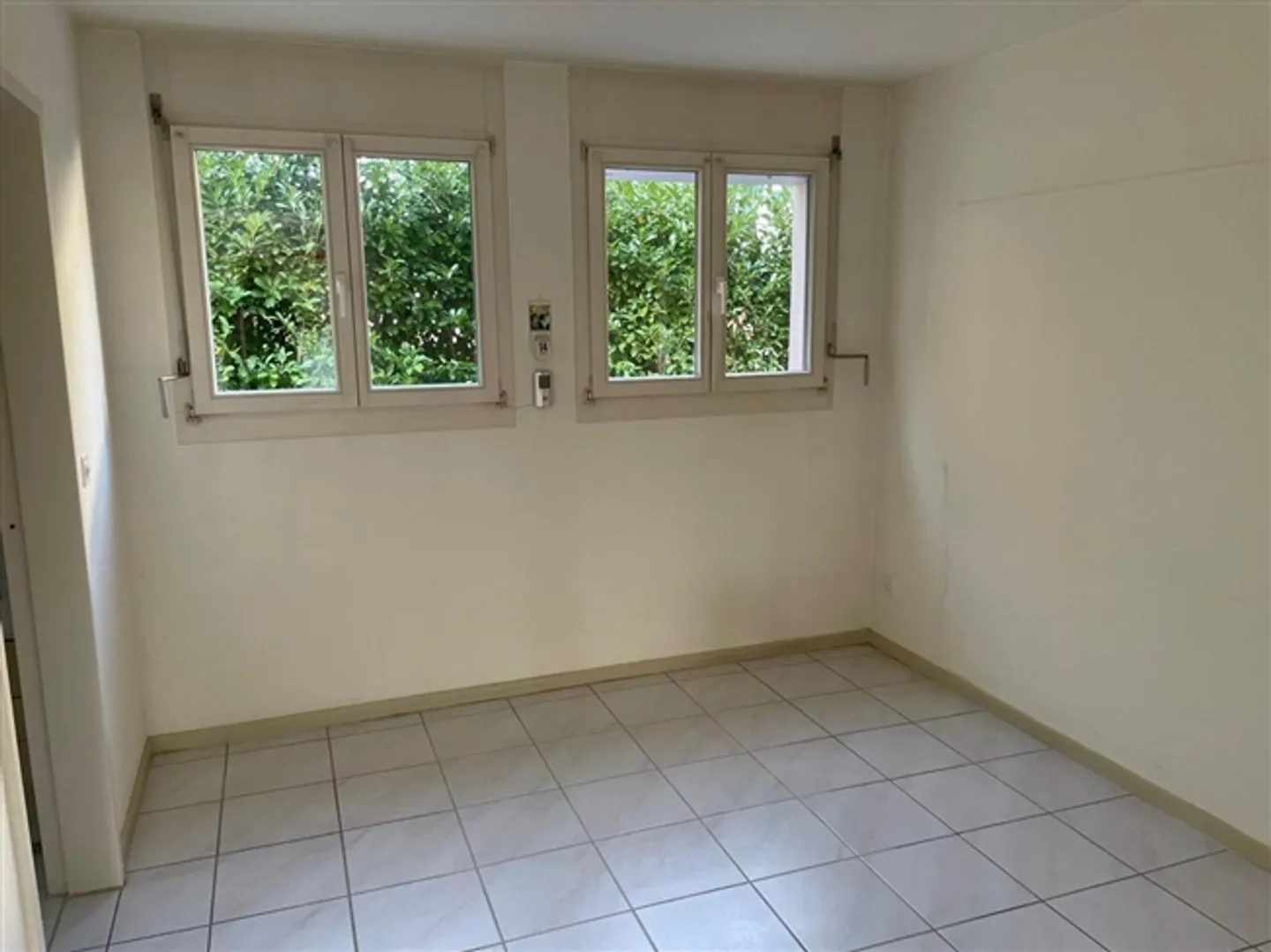 Appartement au rez-de-chaussée attrayant avec jardin (dans le cadre d'un processus d'enchères) - Photo 3 sur 11