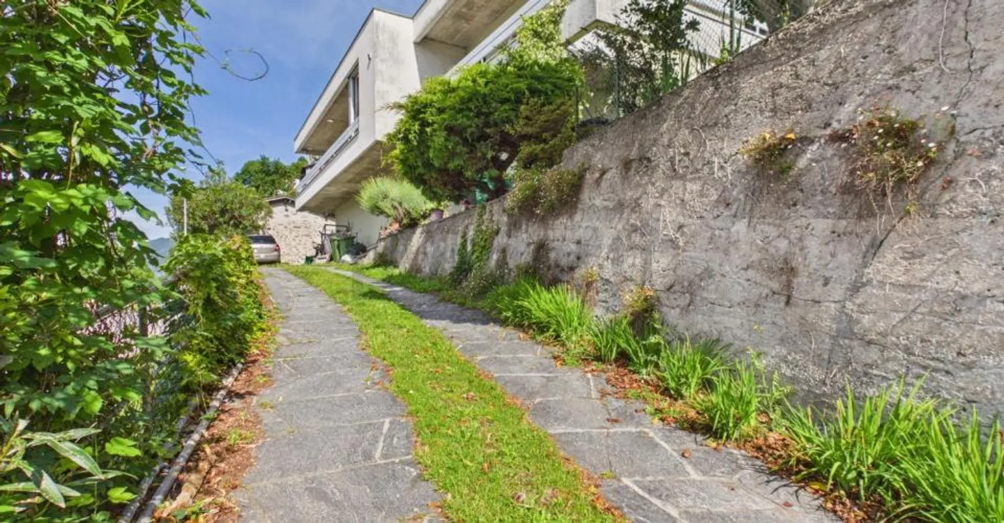Spaziosa casa multifamiliare con grande potenziale a Riazzino - Foto 1 di 8