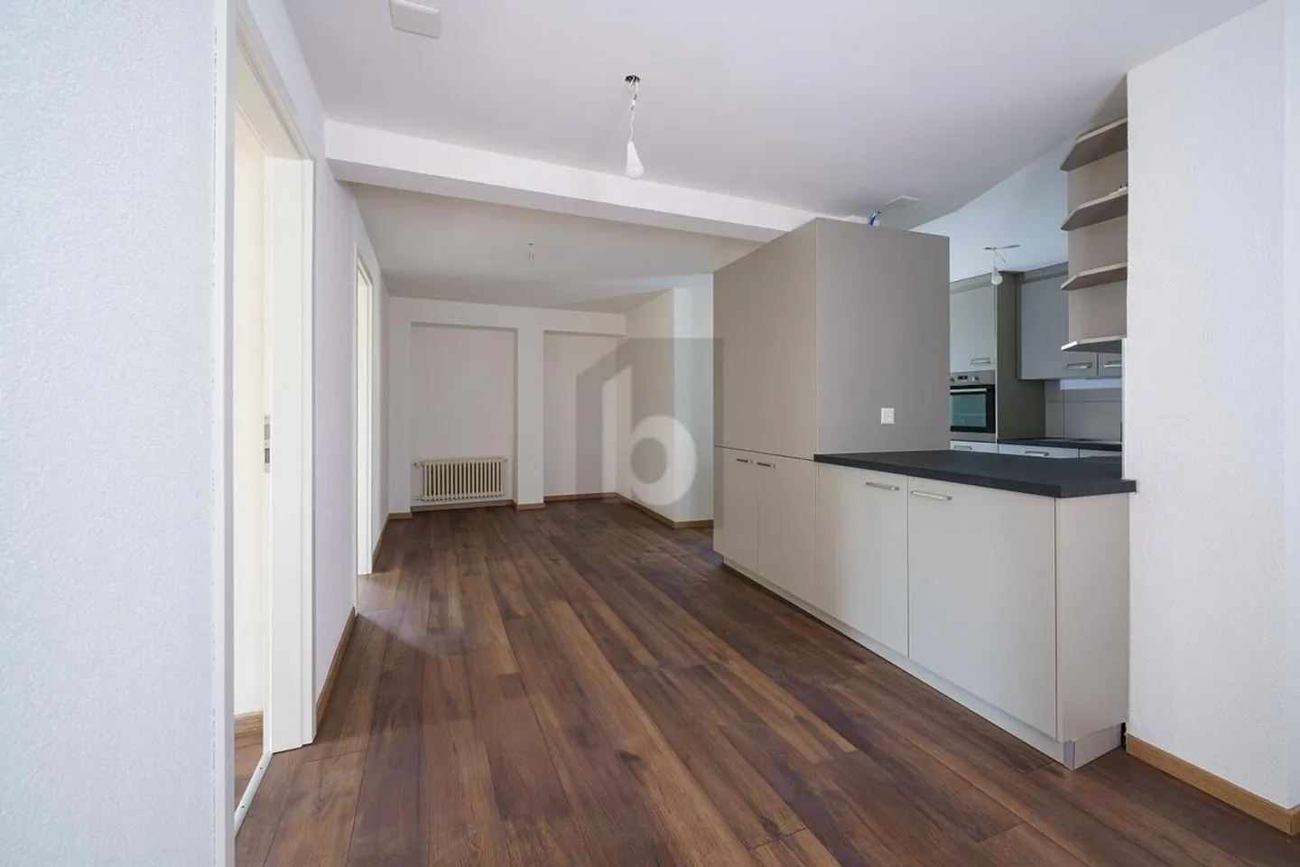 RÉNOVÉ RÉCEMMENT, CENTRAL & SPACIEUX - Photo 2 sur 5