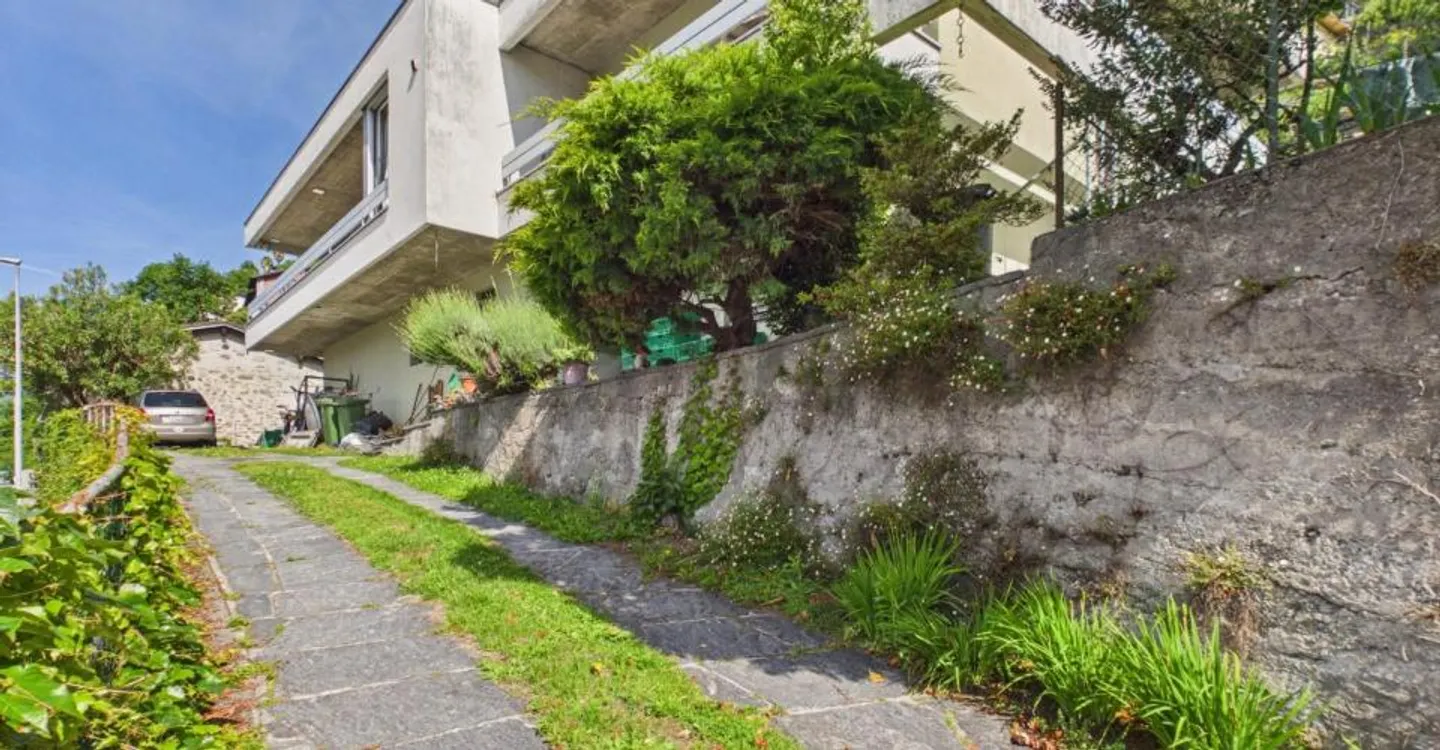 Spaziosa casa multifamiliare con grande potenziale a Riazzino - Foto 4 di 8