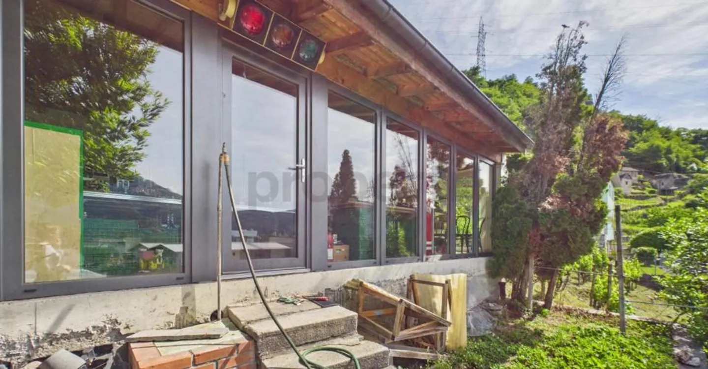 Spaziosa casa multifamiliare con grande potenziale a Riazzino - Foto 5 di 8