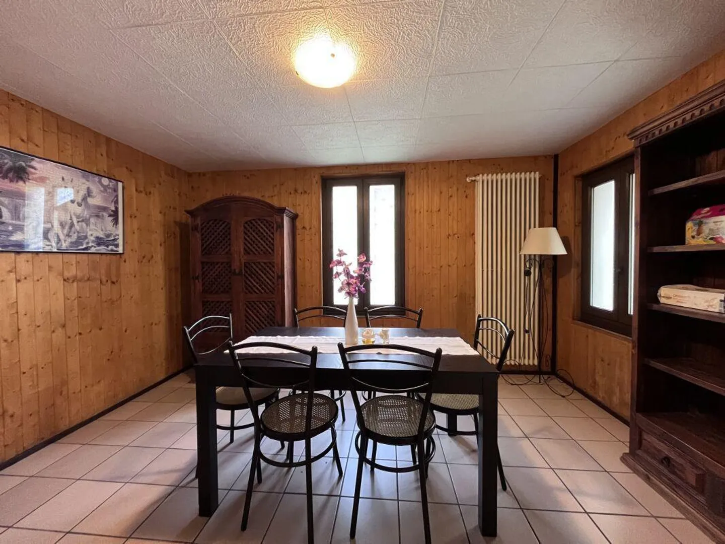 Income-generating building with restaurant, apartments, and parking area with... - Photo 5 of 12