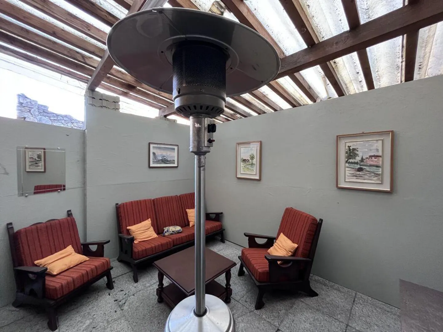 Income-generating building with restaurant, apartments, and parking area with... - Photo 6 of 12