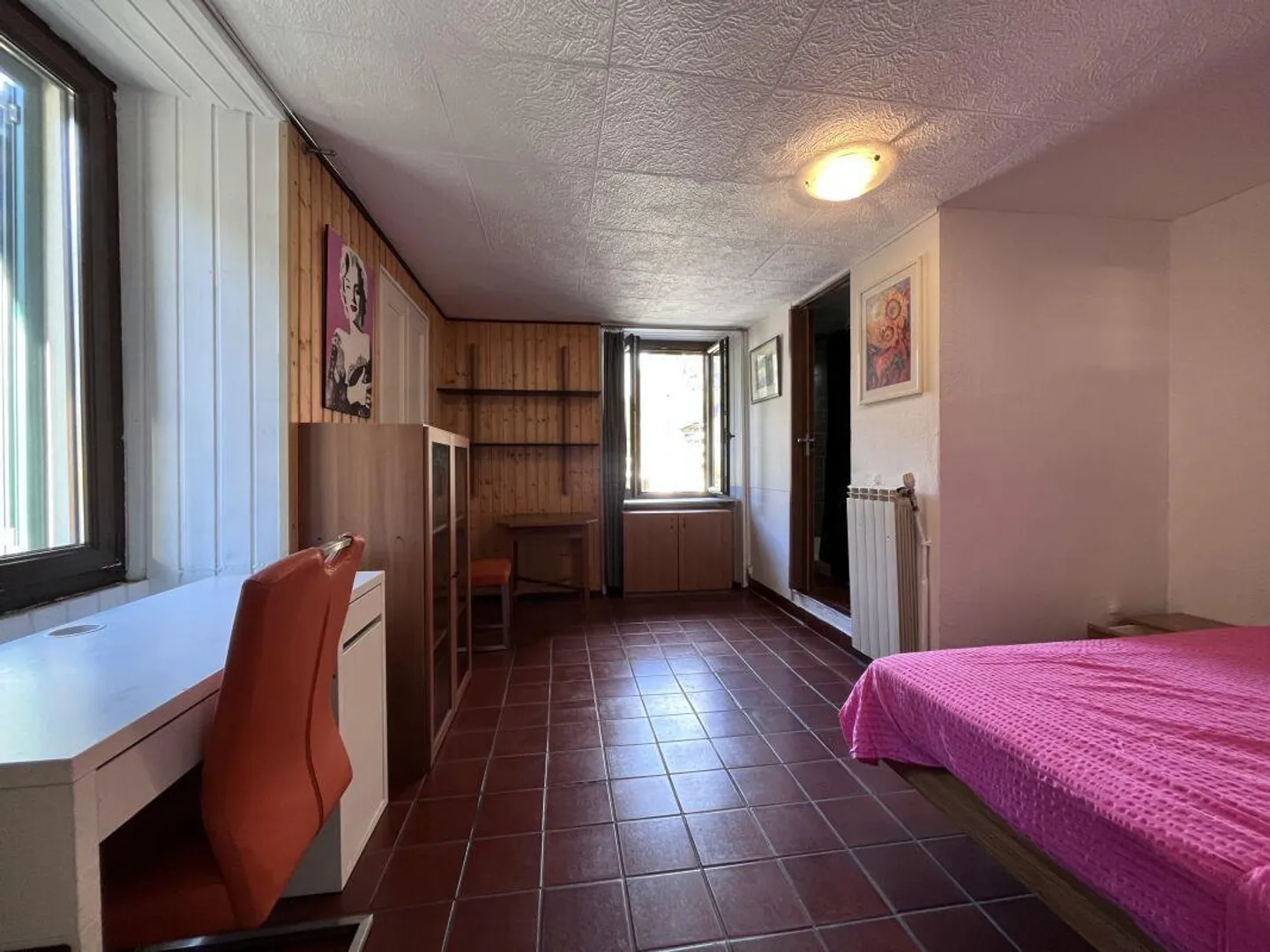 Income-generating building with restaurant, apartments, and parking area with... - Photo 7 of 12