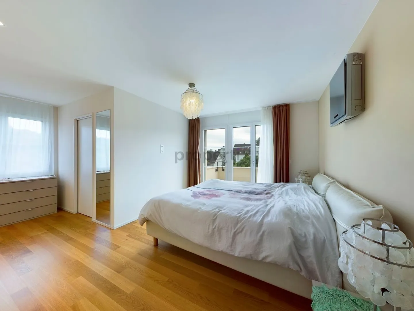 Elegantes 8.5-Zimmer Einfamilienhaus mit Garten in Hochfelden - Foto 5 von 11