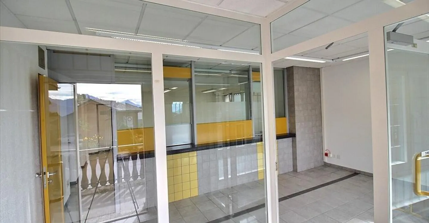 Edificio ad uso misto in affitto - Foto 11 di 13