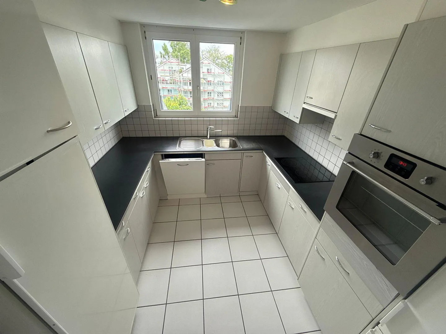 Attraktive 4.5-Zimmer-Dachwohnung mit Terrasse, Cheminée & Weitsicht - Foto 3 von 13