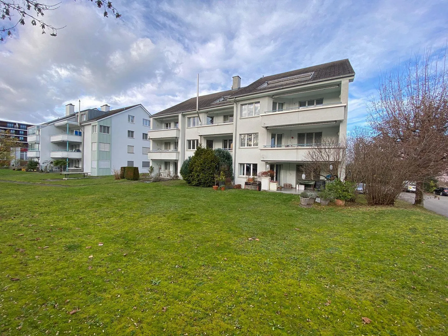 Attraktive 4.5-Zimmer-Dachwohnung mit Terrasse, Cheminée & Weitsicht - Foto 1 von 13