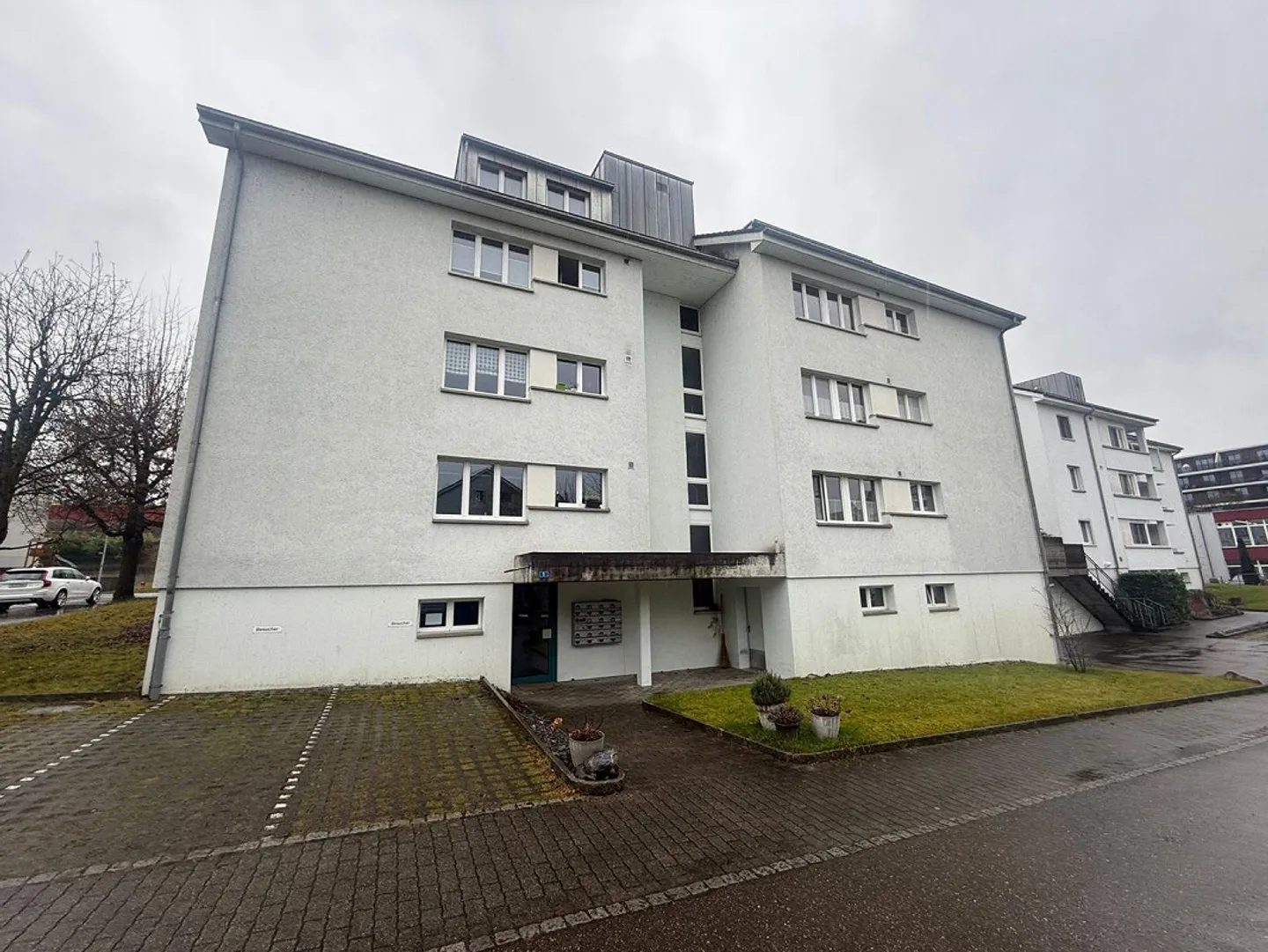 Attraktive 4.5-Zimmer-Dachwohnung mit Terrasse, Cheminée & Weitsicht - Foto 2 von 13