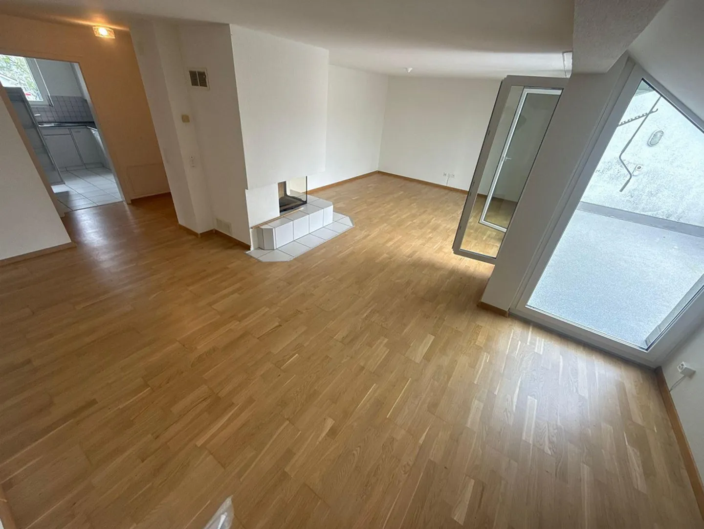 Attraktive 4.5-Zimmer-Dachwohnung mit Terrasse, Cheminée & Weitsicht - Foto 7 von 13