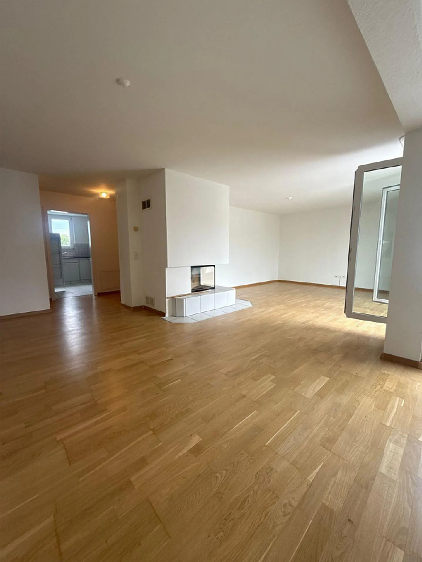 Attraktive 4.5-Zimmer-Dachwohnung mit Terrasse, Cheminée & Weitsicht - Foto 8 von 13