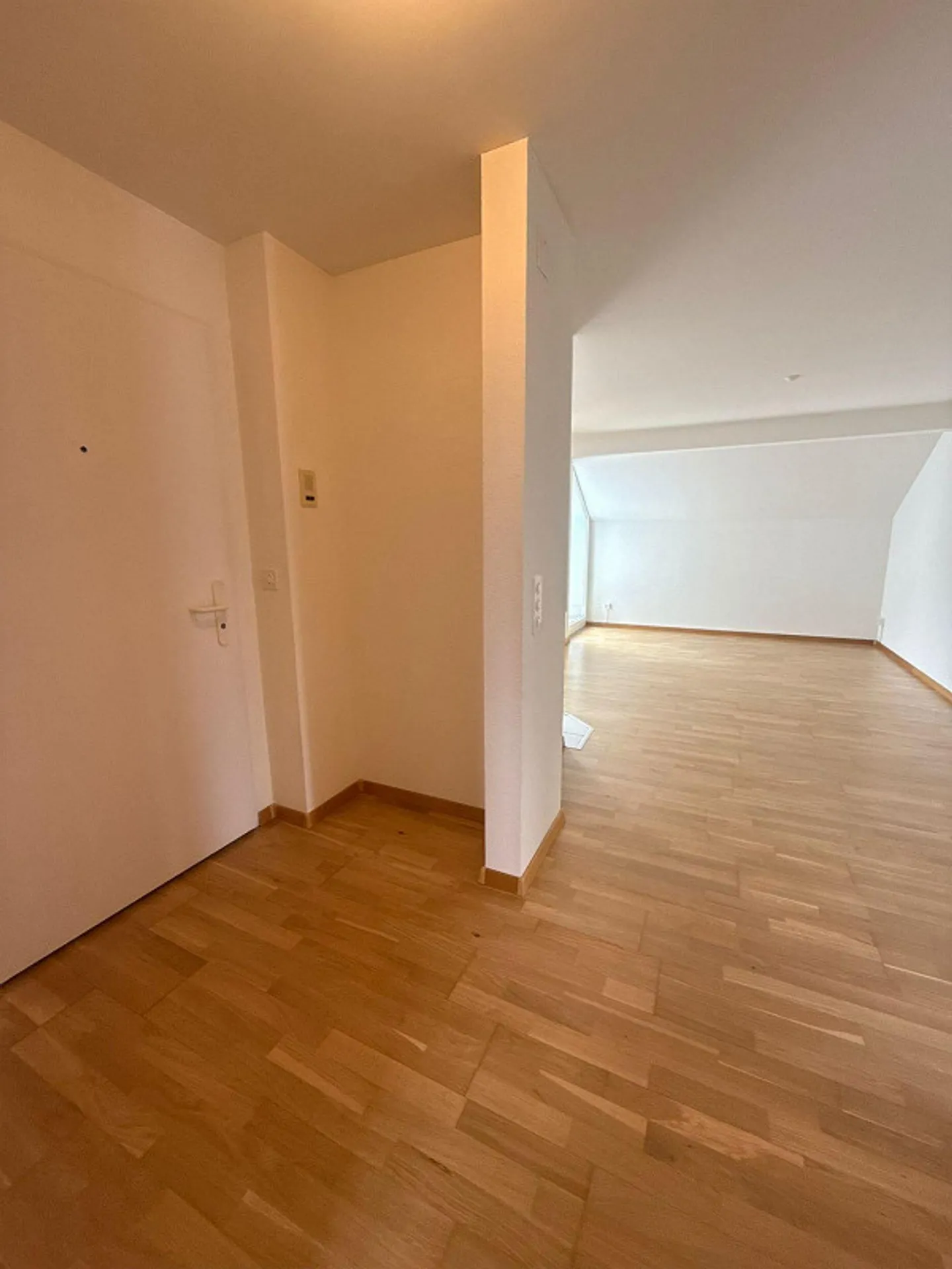 Attraktive 4.5-Zimmer-Dachwohnung mit Terrasse, Cheminée & Weitsicht - Foto 10 von 13