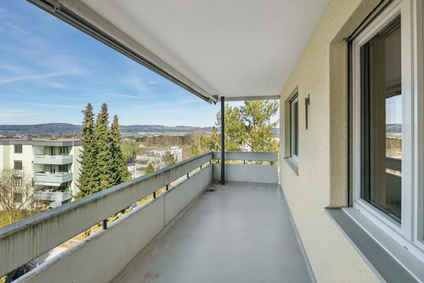 Vivere in un quartiere tranquillo con vista! - Foto 7 di 8