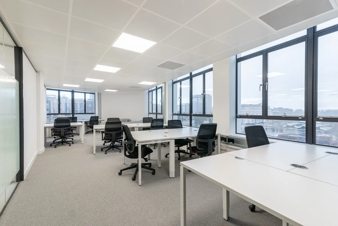 Voll ausgestattete Großraumbüros für dich und dein Team in Spaces R2 Tower - Foto 1 von 7