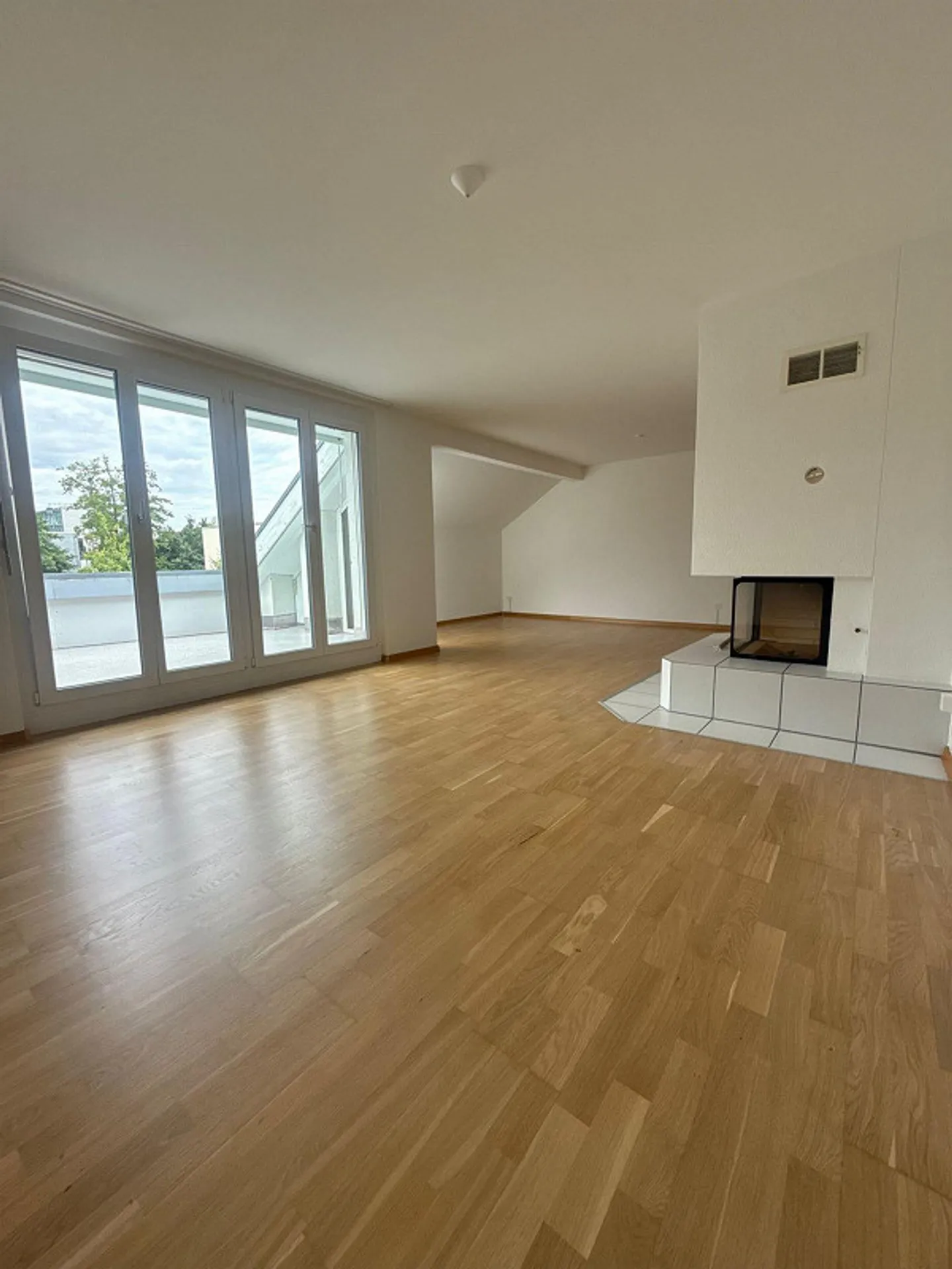 Attraktive 4.5-Zimmer-Dachwohnung mit Terrasse, Cheminée & Weitsicht - Foto 13 von 13