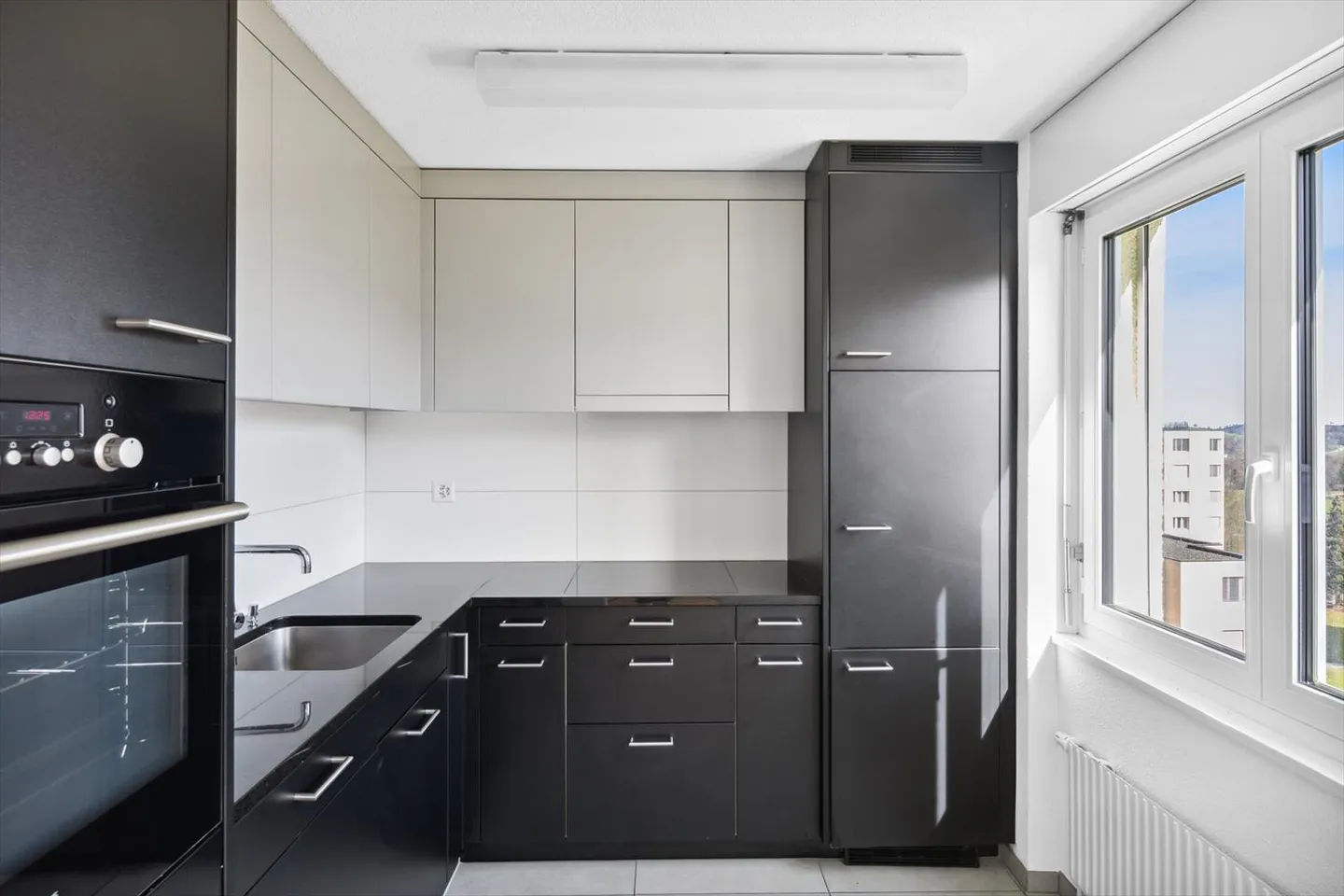 Vivere in un quartiere tranquillo con vista! - Foto 3 di 8