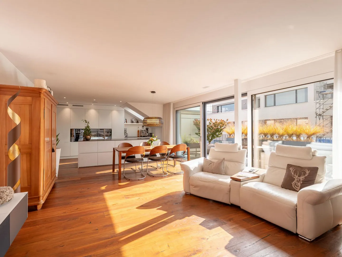 Vivere con una vista panoramica piena di calore e stile - Foto 4 di 6
