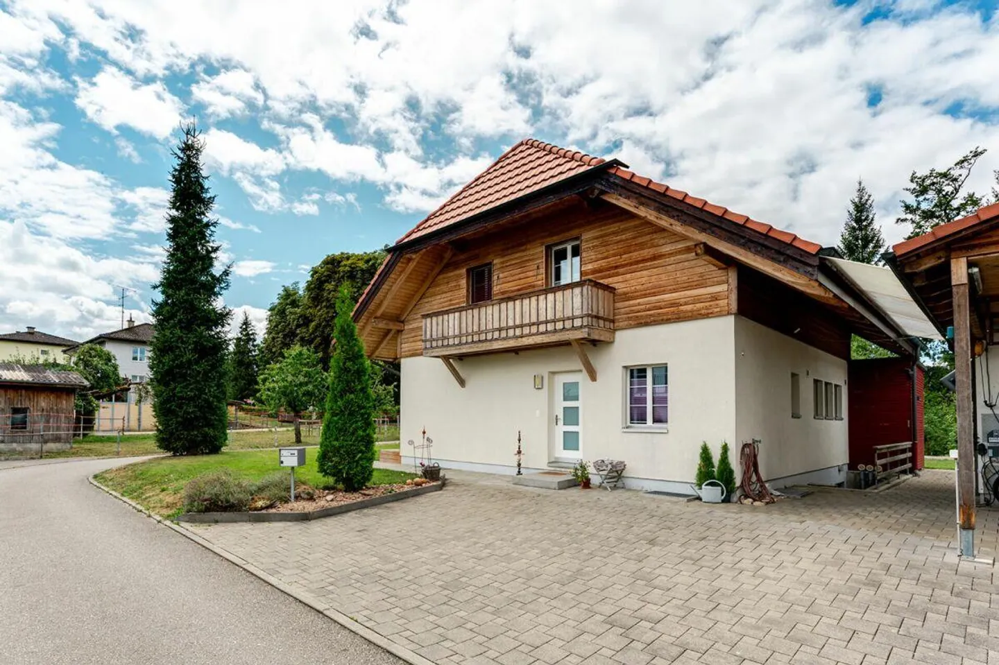 Family paradise in a quiet location - Photo 1 of 12