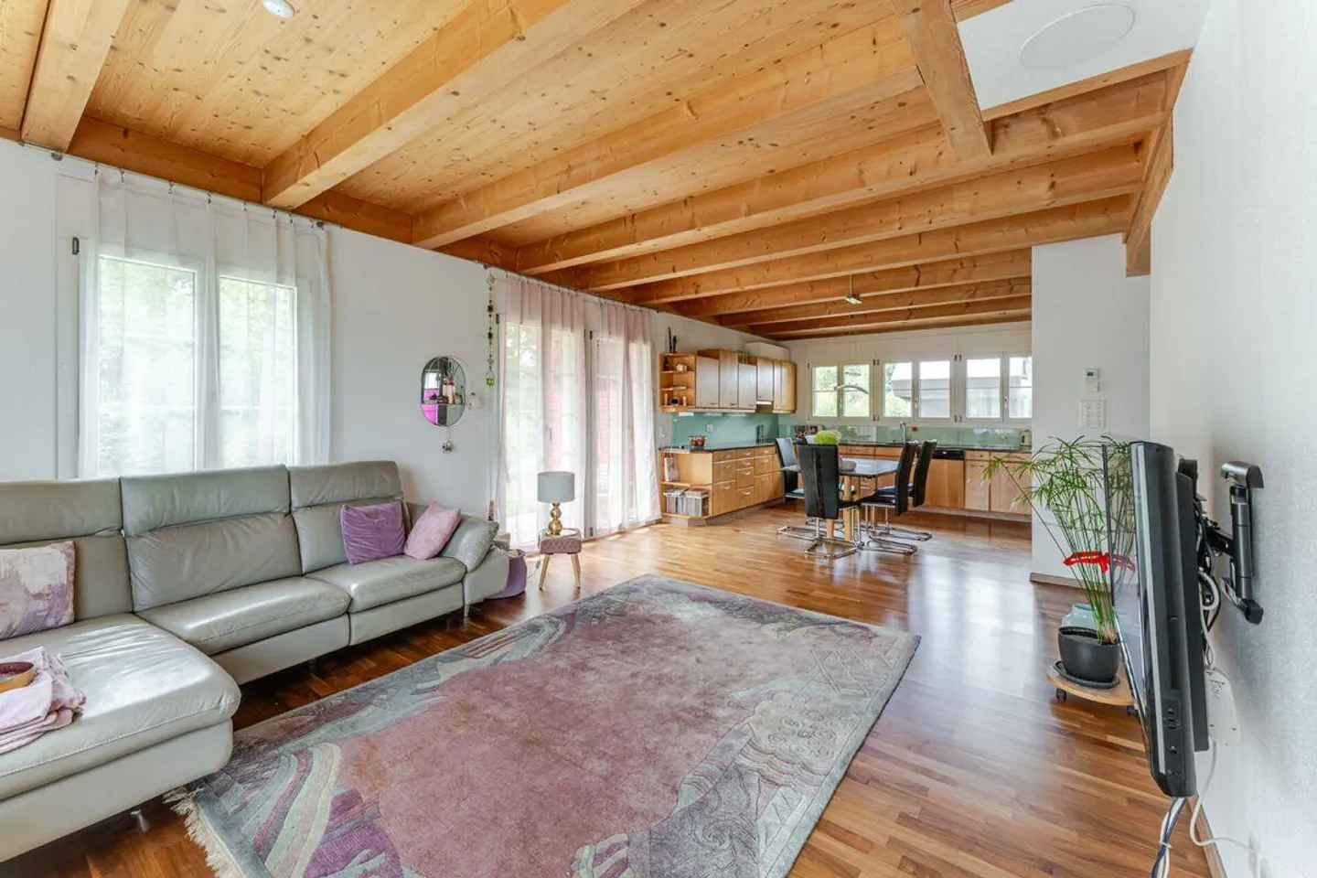 Family paradise in a quiet location - Photo 6 of 12