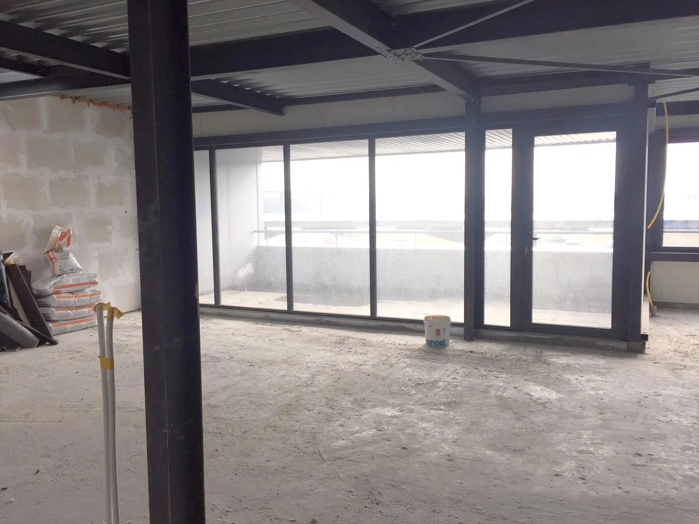 Commercial space of 145 m2 at the highway exit - Photo 3 of 4