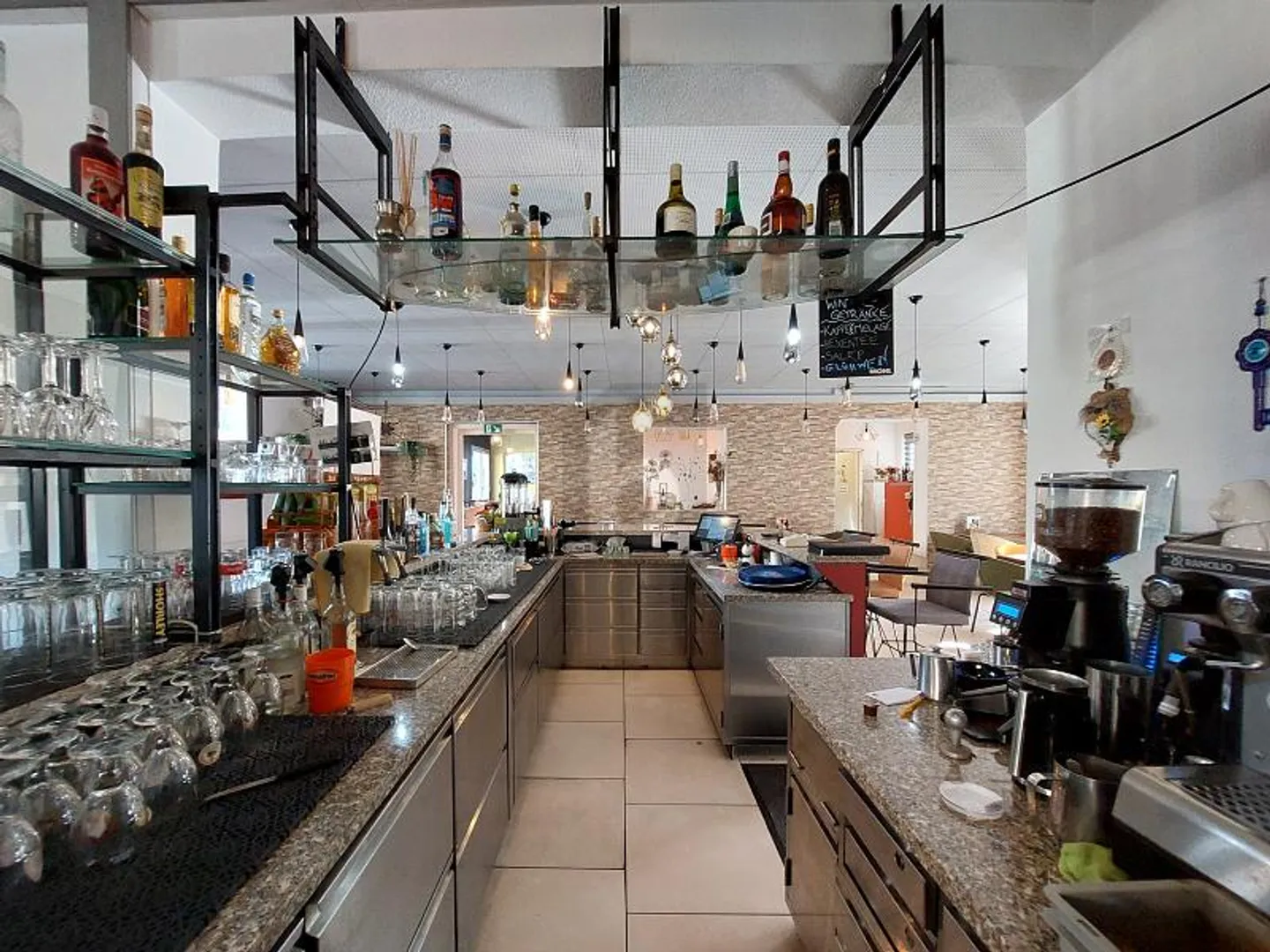 RENOVE AVEC STYLE, TERRASSE, EMPLACEMENT CENTRAL ! - Photo 5 sur 6