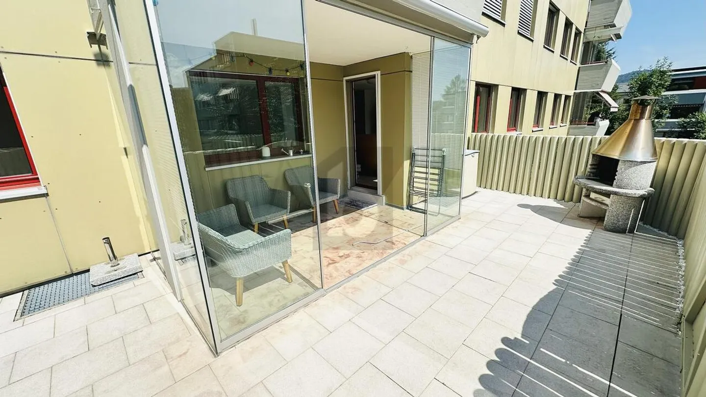 BRIGHT AND FAMILY-FRIENDLY, IN A TOP LOCATION - Photo 4 of 6