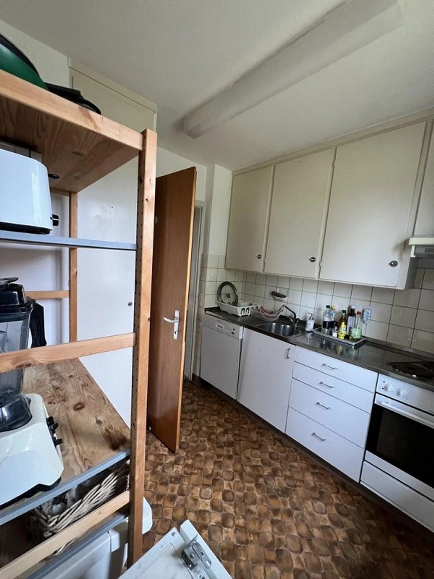 Cercasi inquilino: appartamento con 3 stanze in una posizione tranquilla da affittare - Foto 7 di 10