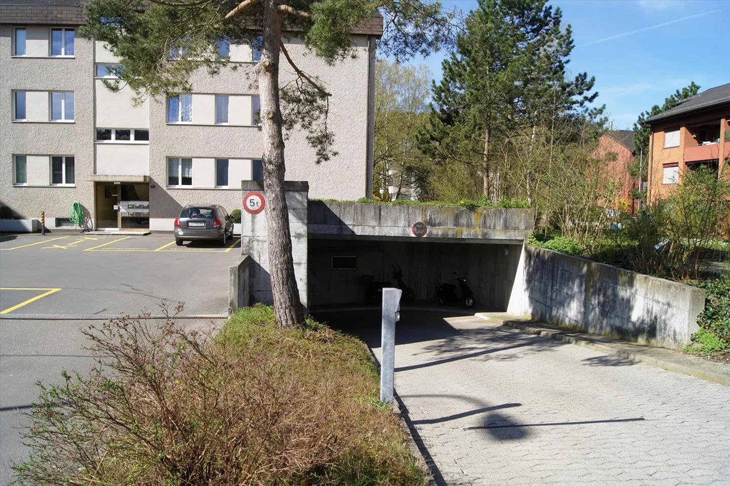 Sichere Parkmöglichkeit in Embrach - Foto 1 von 1