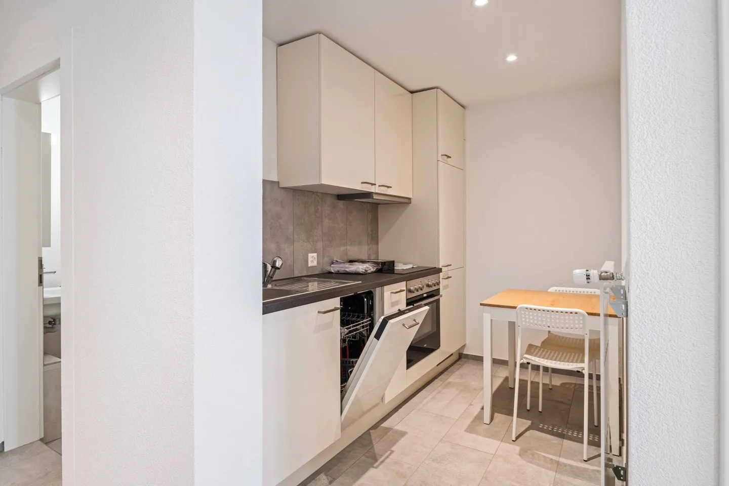 Charming room with shared kitchen - Photo 3 of 5