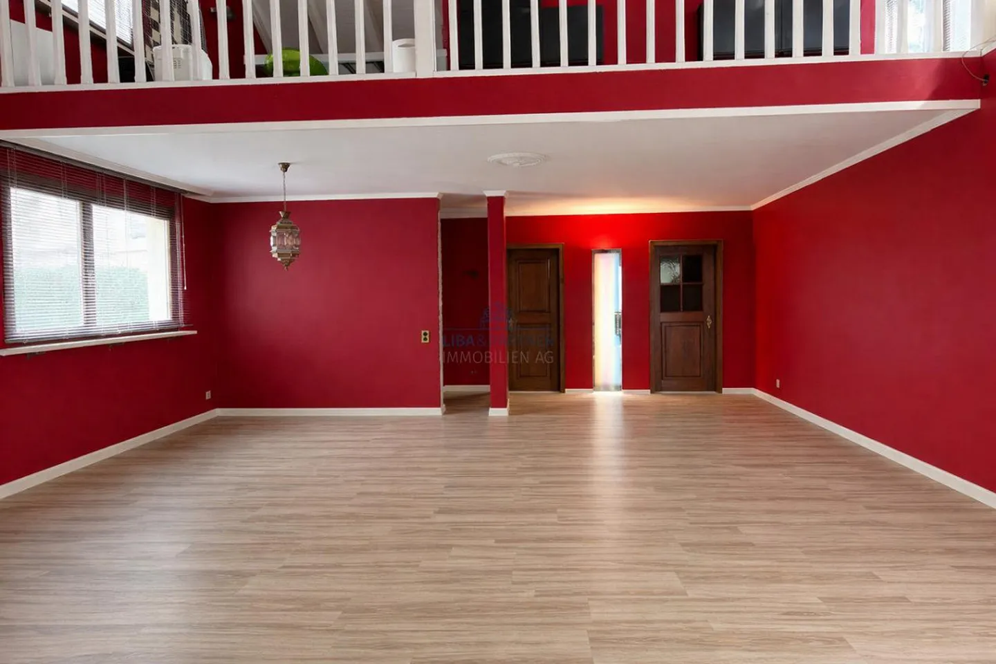 Vivre avec caractère : Galerie, cuisine moderne et terrasse ensoleillée - Photo 2 sur 10