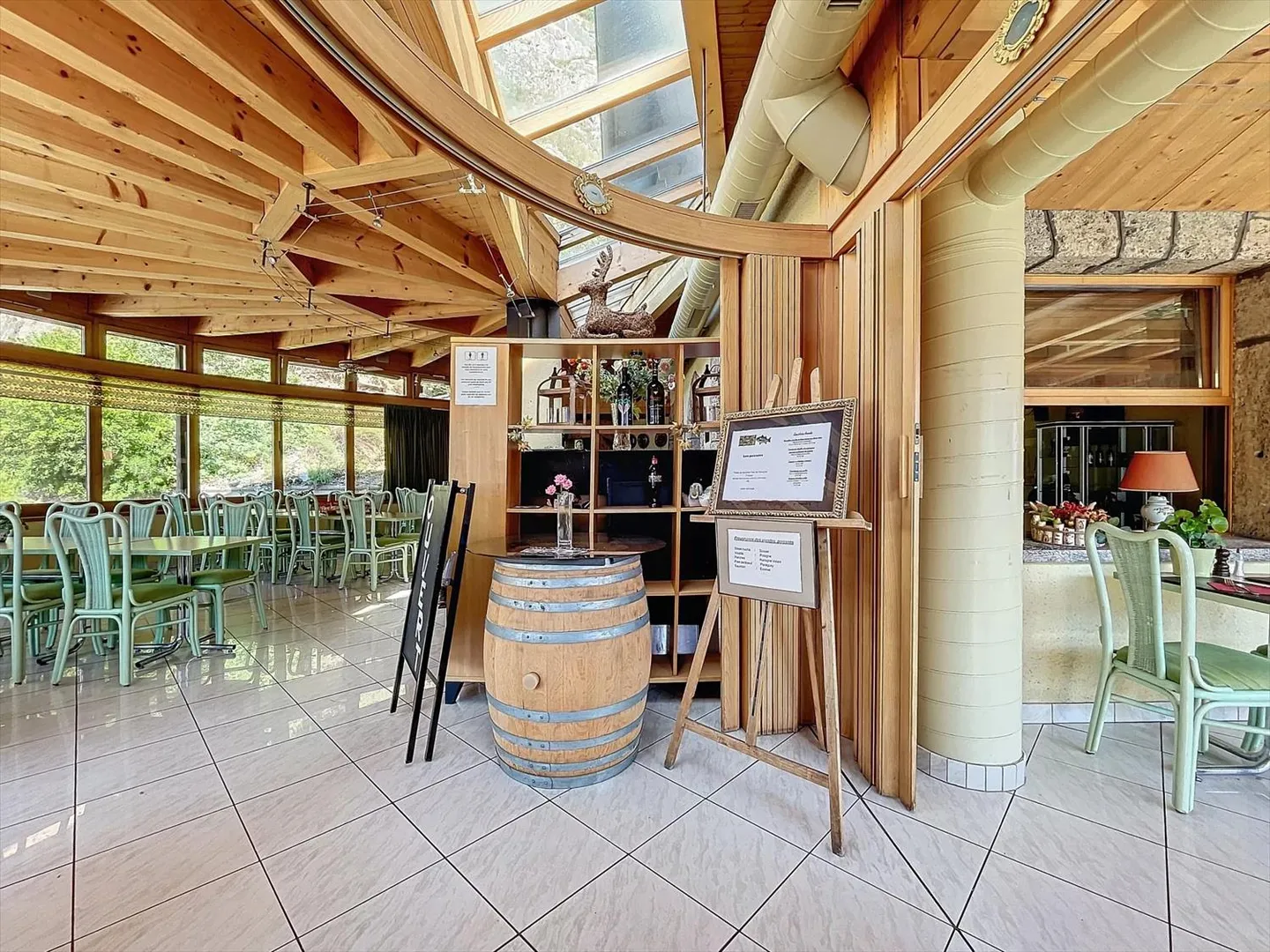 Bâtiment extraordinaire avec un potentiel incommensurable - Photo 1 sur 13
