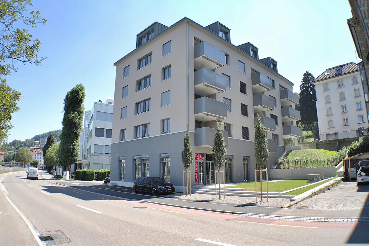 modern - spacious - city close - Photo 2 of 7