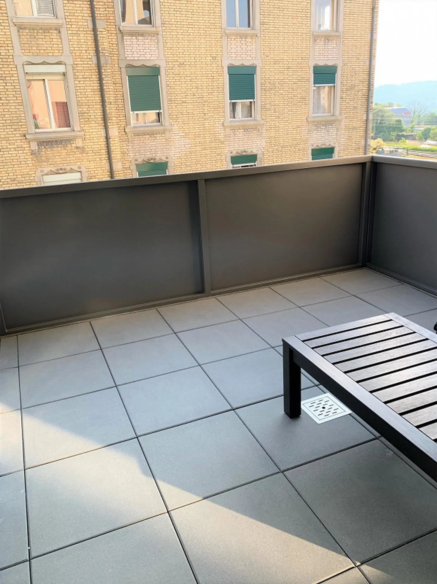 modern - spacious - city close - Photo 4 of 7