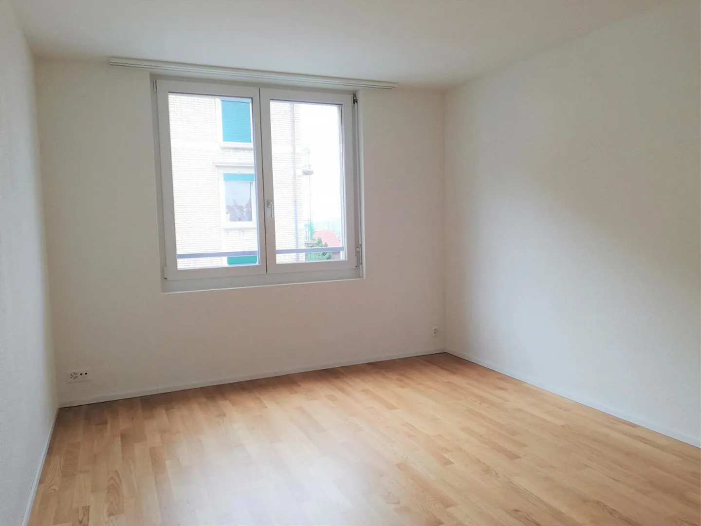 modern - spacious - city close - Photo 7 of 7