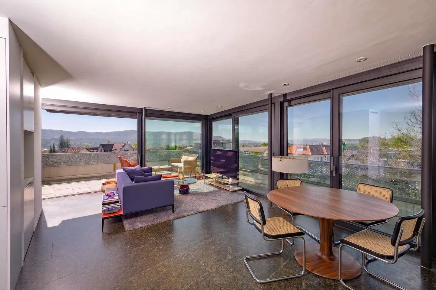 Exclusive penthouse apartment with panoramic view - Photo 4 of 13
