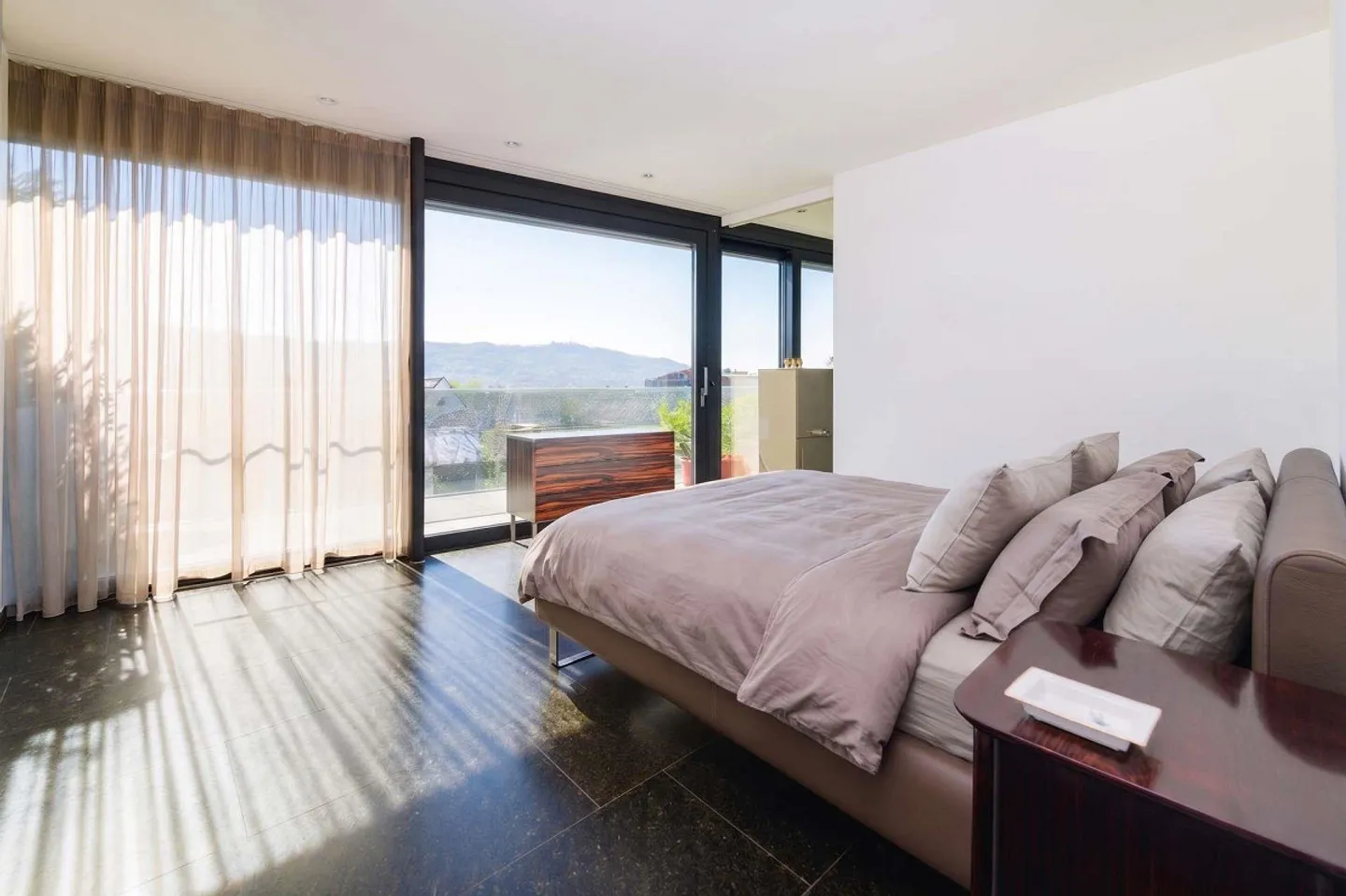 Exclusive penthouse apartment with panoramic view - Photo 6 of 13