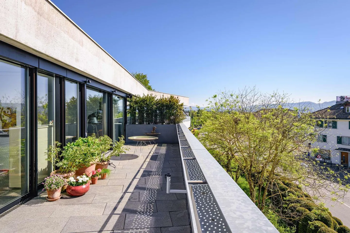 Exclusive penthouse apartment with panoramic view - Photo 8 of 13