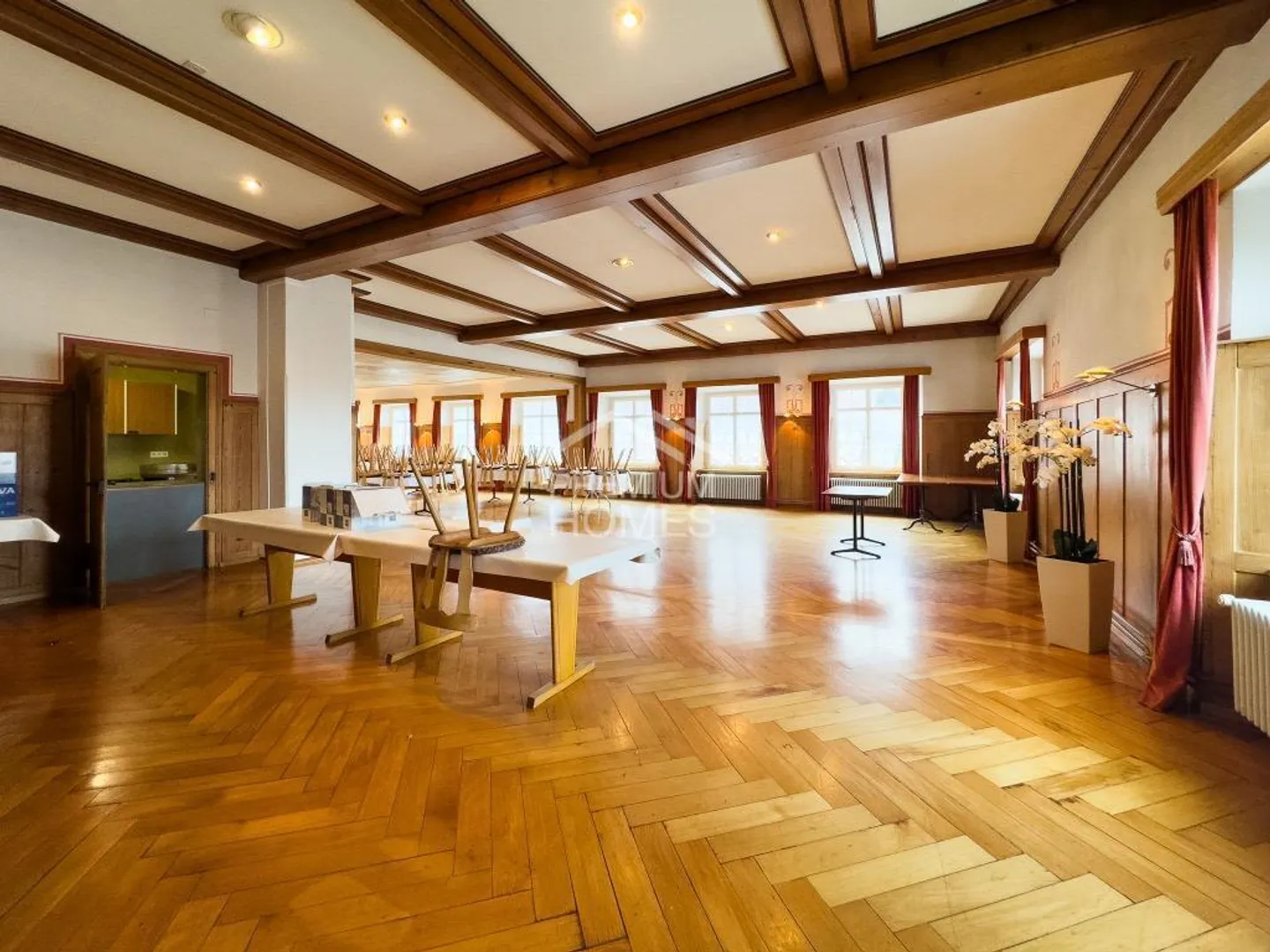 Historisches Mehrzweckgebäude - Foto 2 von 4