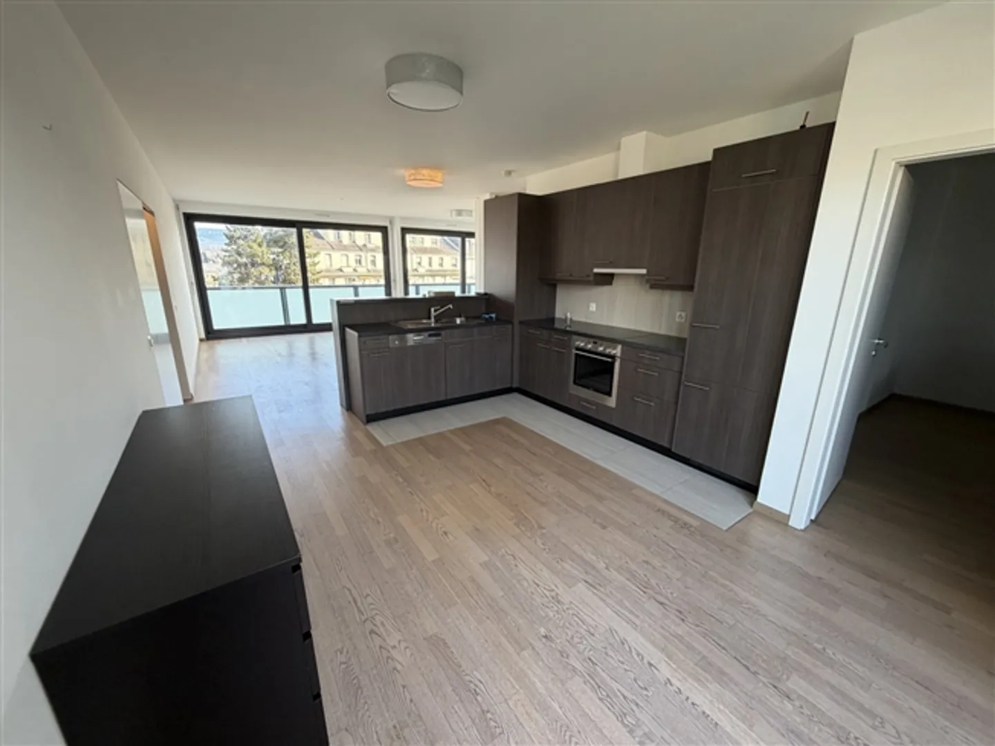 Un magnifique appartement lumineux de 6,5 pièces au dernier étage avec une grande terrasse. env. 101 m². - Photo 4 sur 7