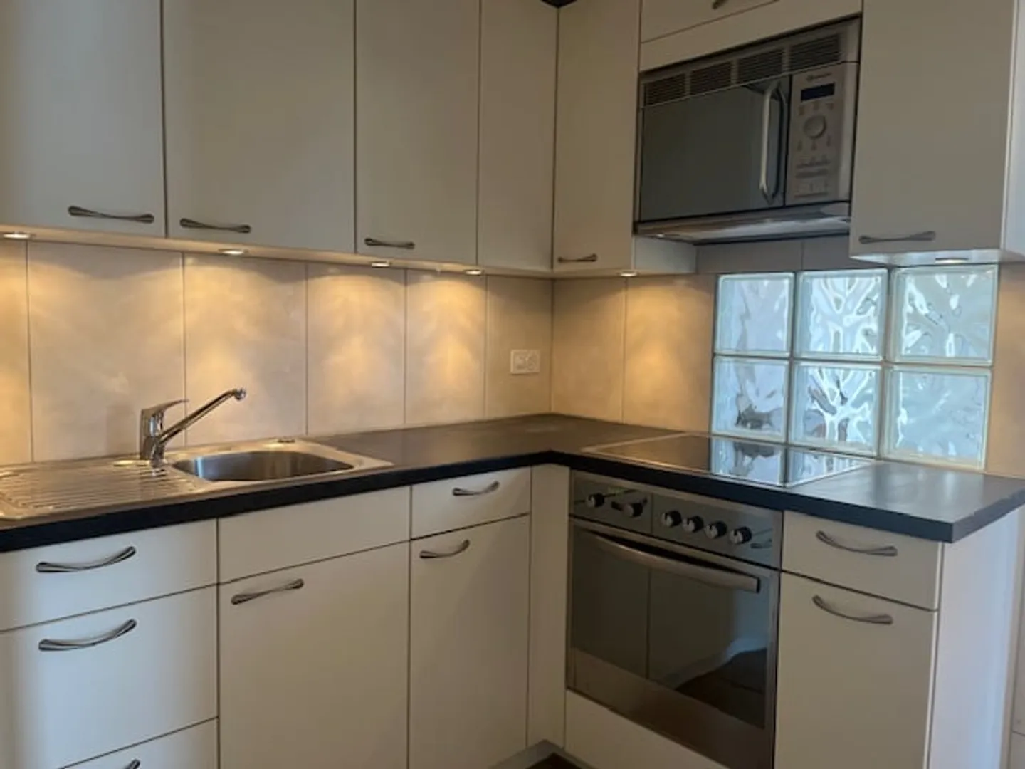 Affascinante casa plurifamiliare con vista mozzafiato sulle montagne a Merligen - Foto 4 di 17